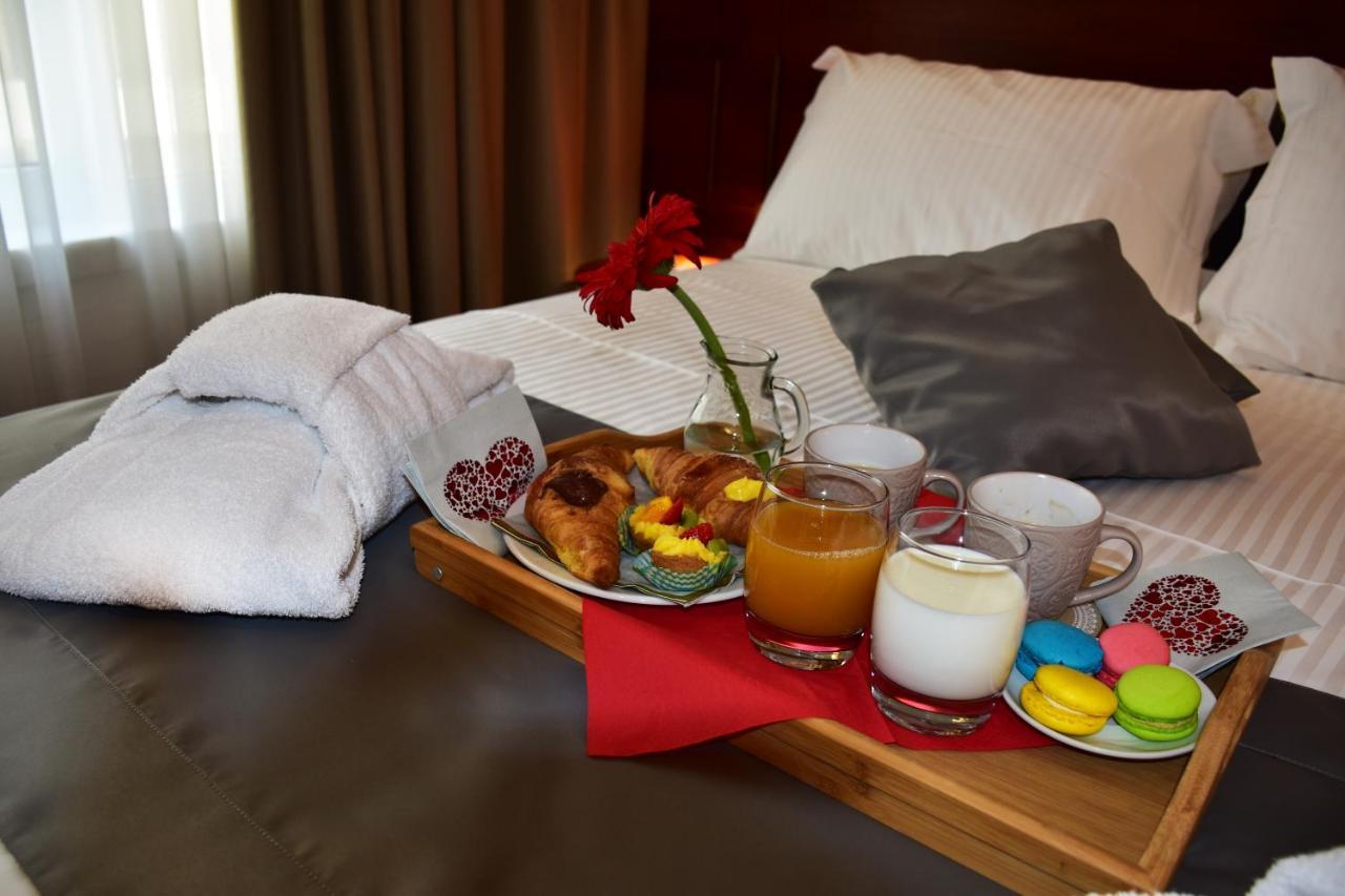 Hotel Ergi'S ドゥラス エクステリア 写真