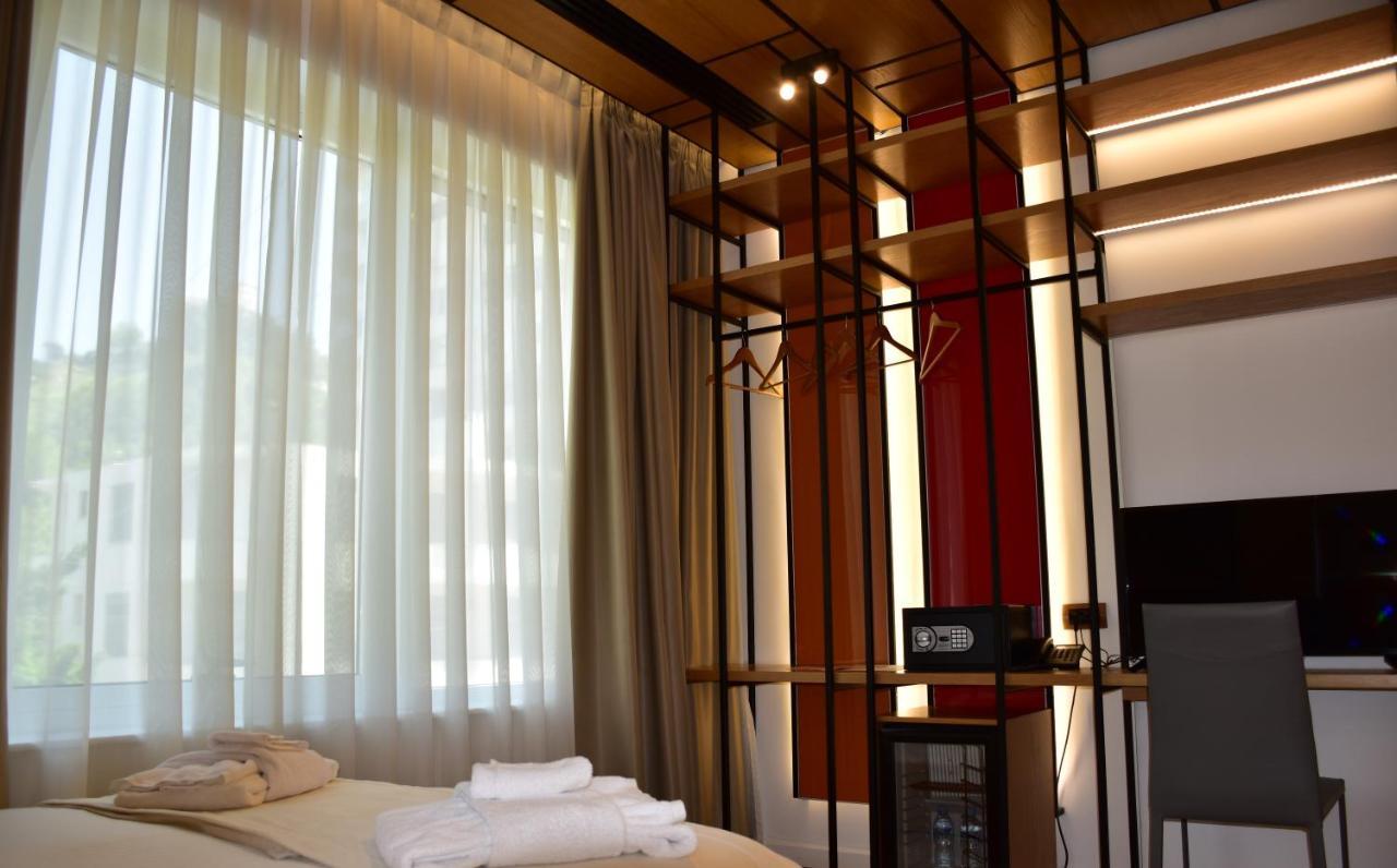 Hotel Ergi'S ドゥラス エクステリア 写真