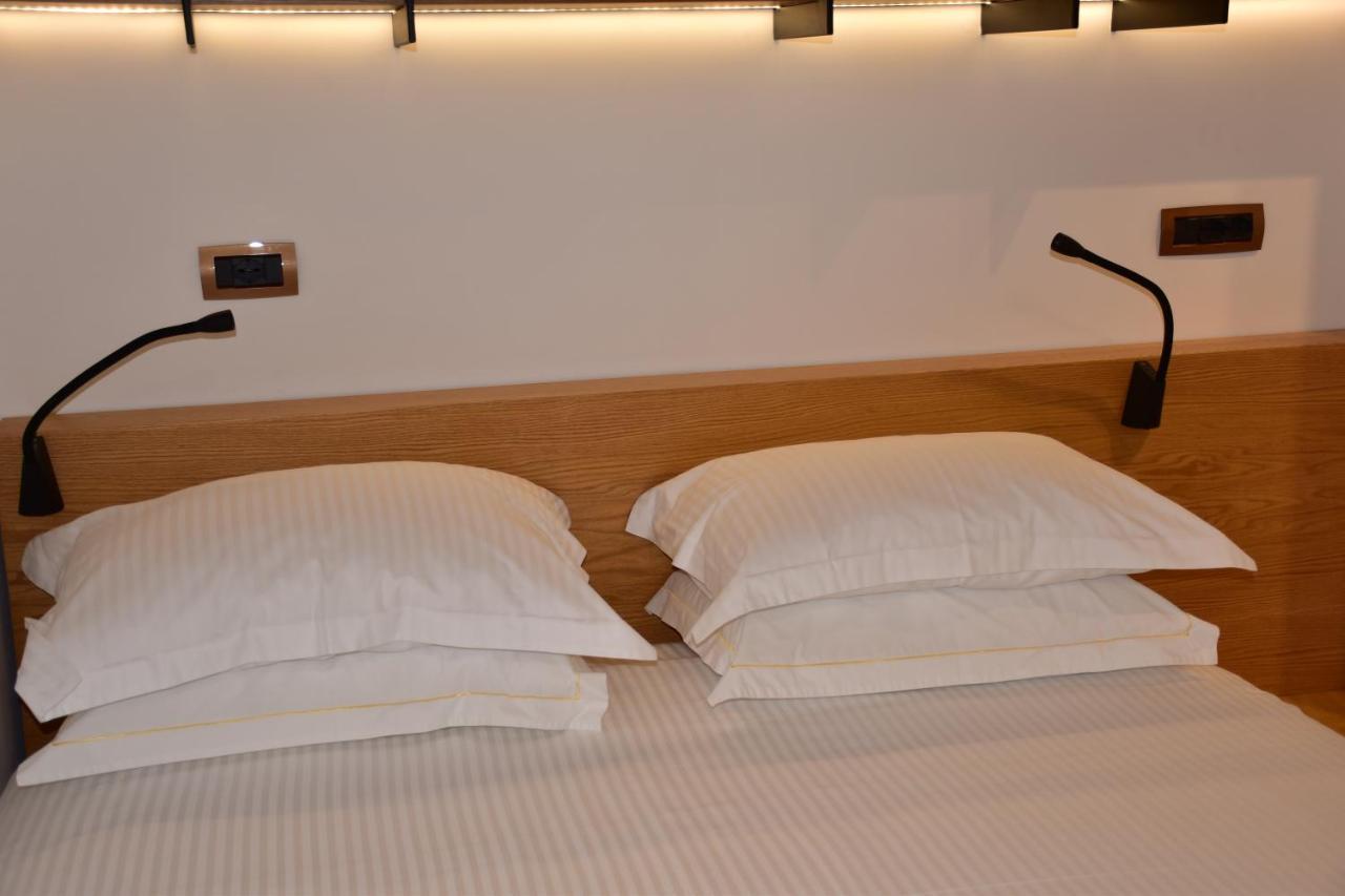 Hotel Ergi'S ドゥラス エクステリア 写真